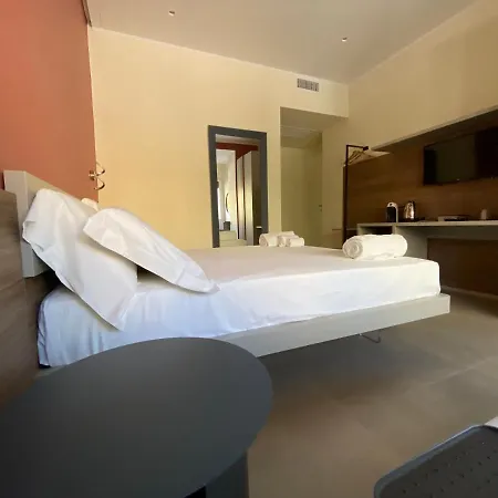 Levante And Apartment *